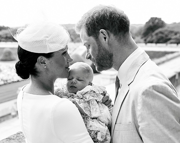 harry 2.jpgArchie Harrison Mountbatten-Windsor, chrzest Archiego oficjalne zdjęcie, księżna Meghan, książę Harry