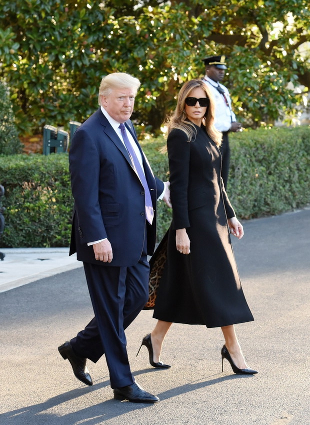 Melania Trump w czarnym p?aszczu
