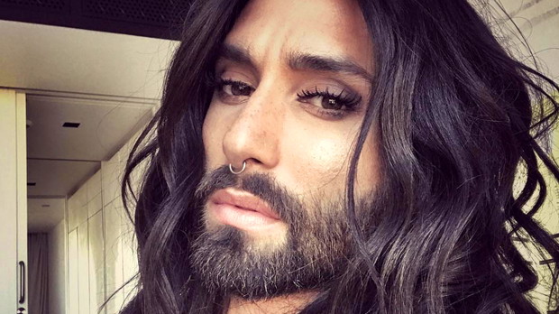 Tak zmieniła się Conchita Wurst (Thomas Neuwirth), kobieta z brodą, która wygrała Eurowizję w 2014 roku. Metamorfoza Conchity Wurst