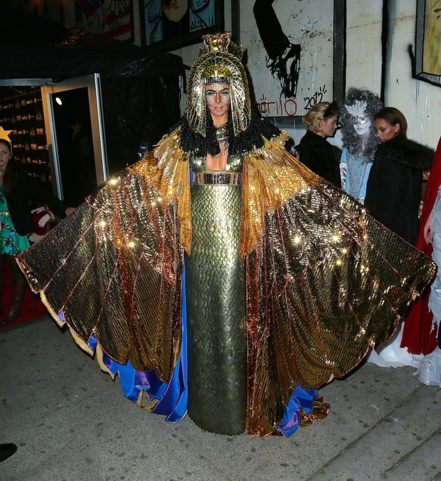 Heidi Klum jako Kleopatra na swojej imprezie Halloweenowej