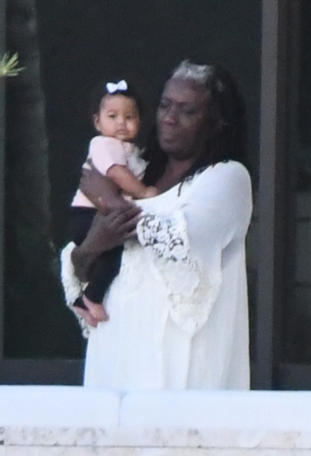 ***NO WEB UNTIL 2300 GMT 12TH NOV PREMIUM EXCLUSIVE*** Beyonce tenderly kisses and cuddles her five-month-old twins in Miami