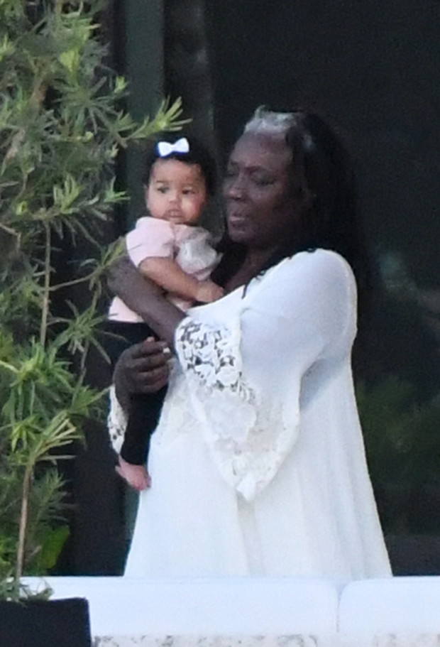 ***NO WEB UNTIL 2300 GMT 12TH NOV PREMIUM EXCLUSIVE*** Beyonce tenderly kisses and cuddles her five-month-old twins in Miami