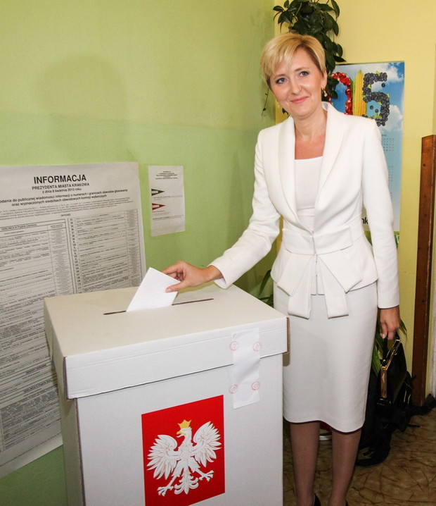 Andrzej Duda g?osuje