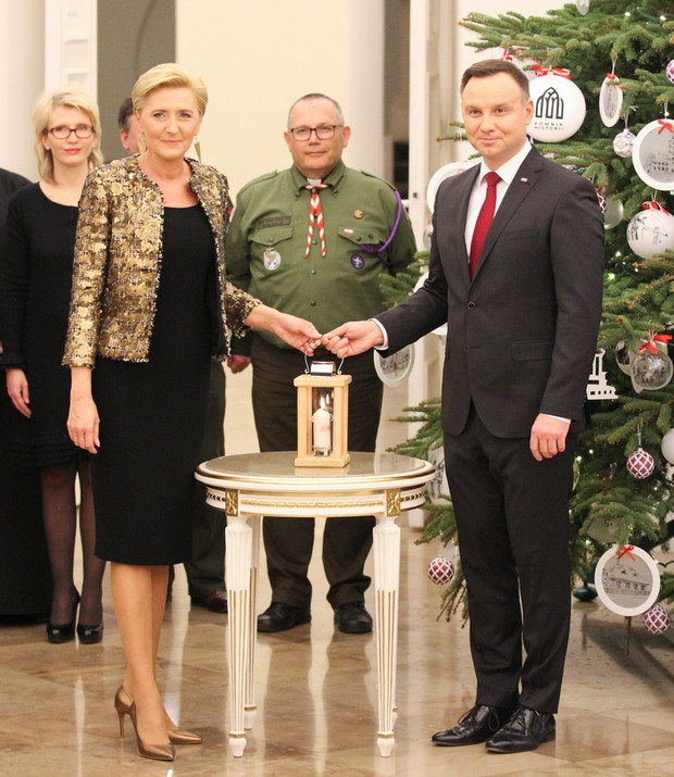 Betlejemskie ?wiat?o Pokoju w Pa?acu Prezydenckim
