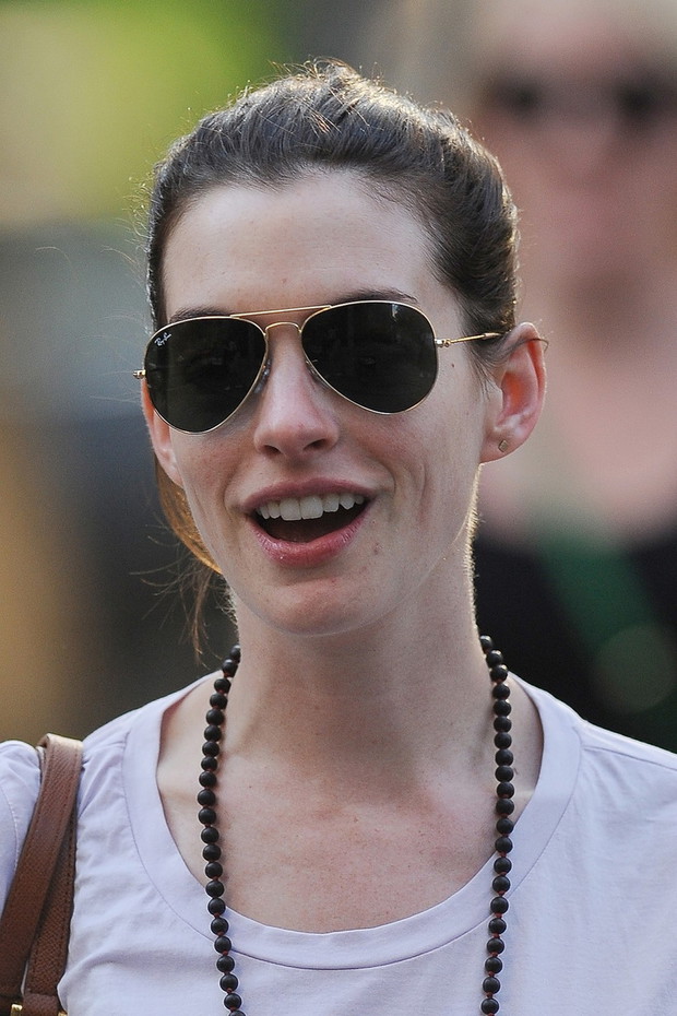Anne Hathaway w podartych d?insach