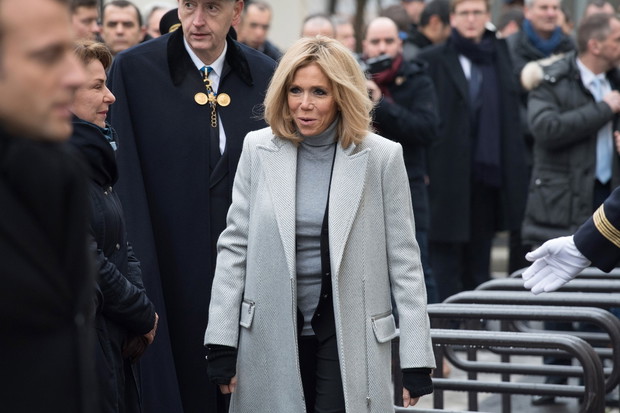 Brigitte Macron w szarym p?aszczu