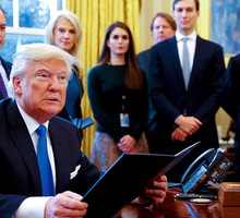 Czy Donald Trumpa zdradza Melanię Trump z Hope Hicks?