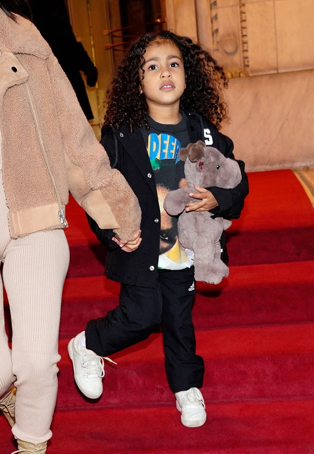 Kourtney Kardashian je?dzi na ?y?wach z Penelope i Nori
