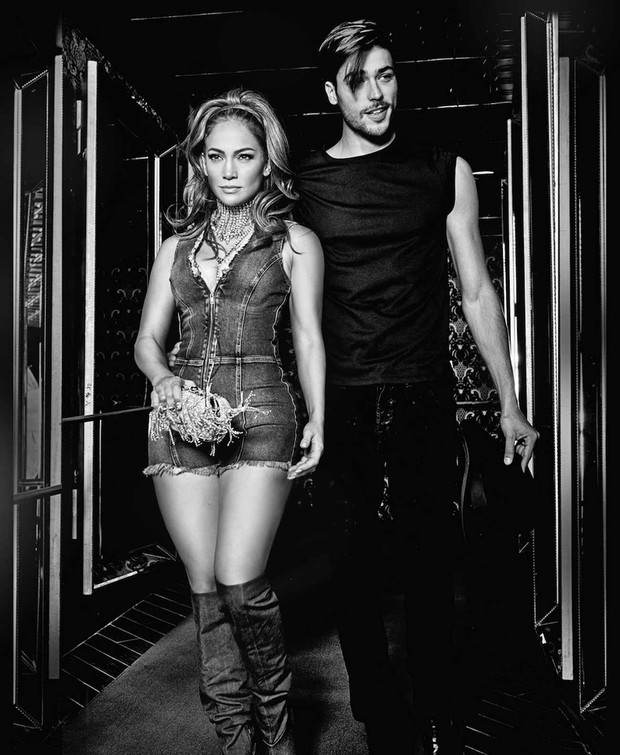 Jennifer Lopez pose pour la nouvelle collection Printemps ÈtÈ de GUESS
