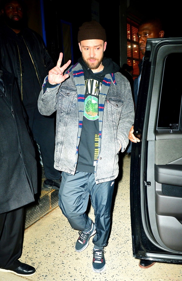 Justin Timberlake w ortalionowych spodniach