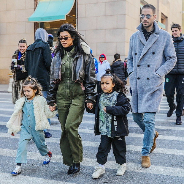 Kourtney Kardashian na zakupach z dziewczynkami