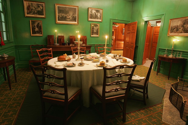 Mount Vernon Prepares For Christmas
