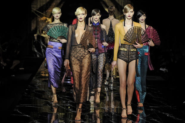Louis Vuitton - Runway RTW - Spring 2011 Paris Fashion Week