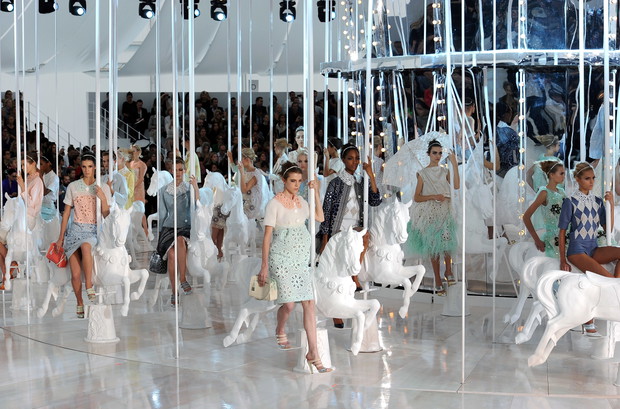 Louis Vuitton: Runway - Paris Fashion Week Spring / Summer 2012