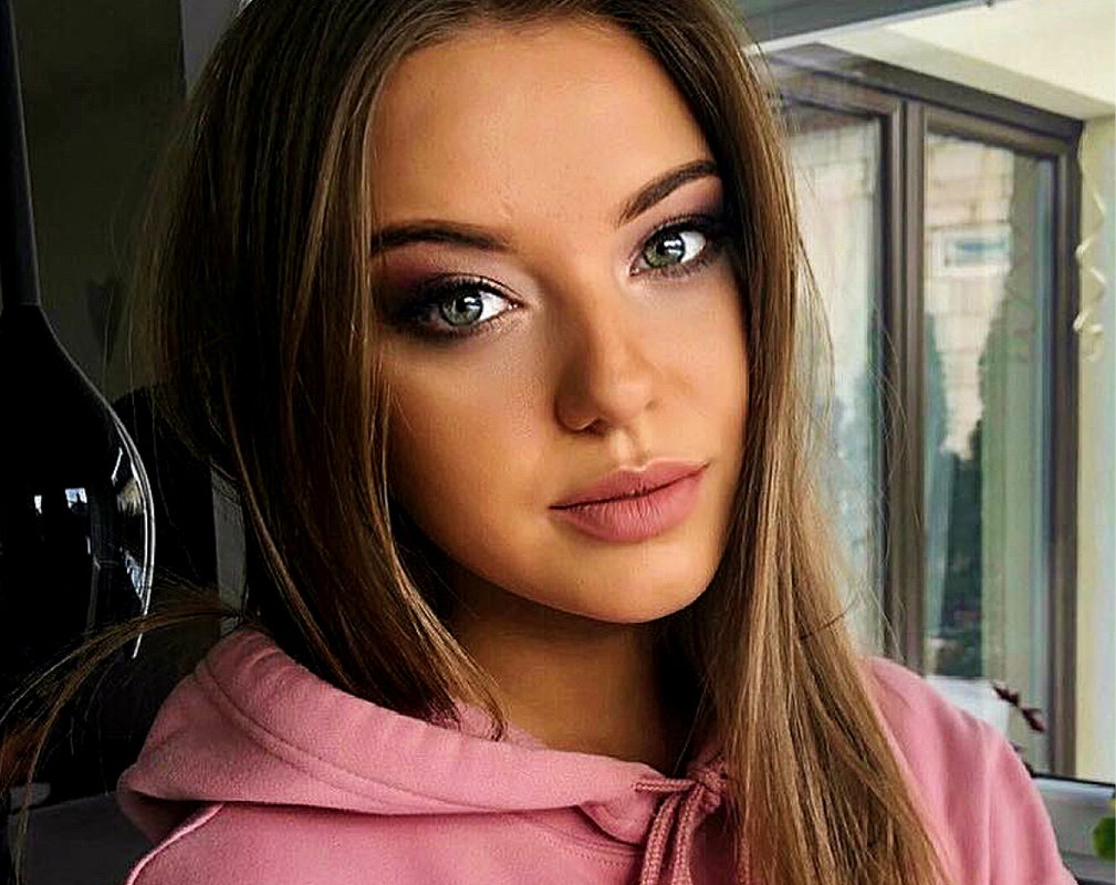 Julia Nowak, nowa WAG's