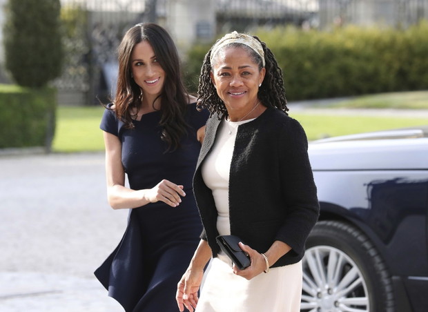 Meghan Markle z matk? przed hotelem Cliveden House