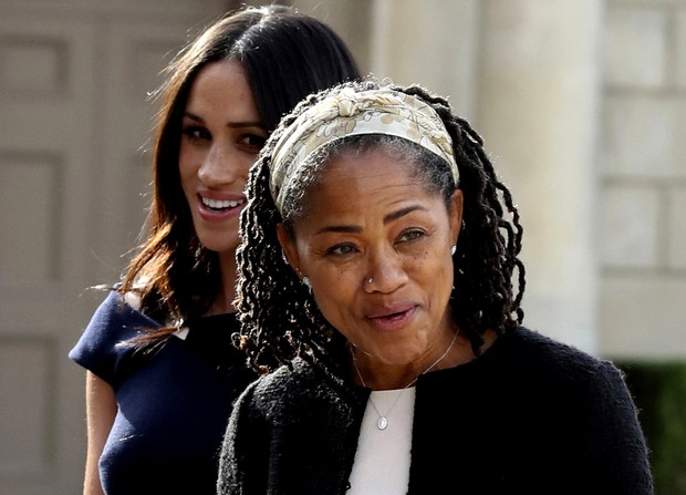 Meghan Markle z matk? przed hotelem Cliveden House