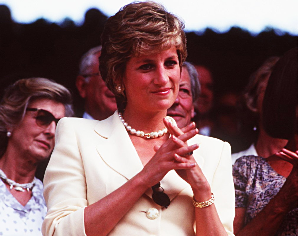 Dlaczego po rozwodzie księżna Diana przestała nosić (torebki) Chanel?