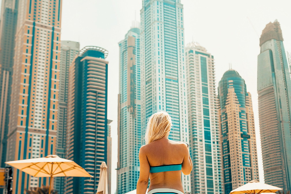 Która Miss Polonia zarabiała ciałem w Dubaju? Książka Piotra Krysiaka Dziewczyny z Dubaju