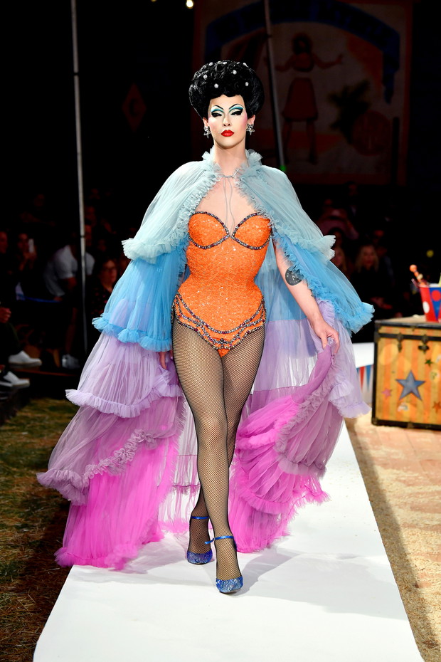 Moschino Spring/Summer 19 Menswear And Women's Resort Collection - Runway