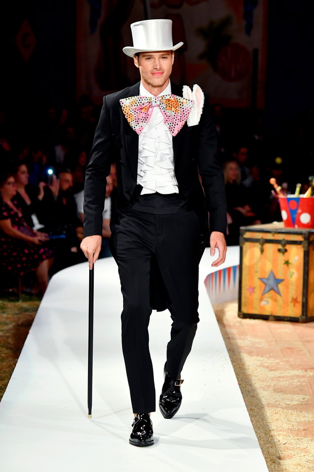 Moschino Spring/Summer 19 Menswear And Women's Resort Collection - Runway