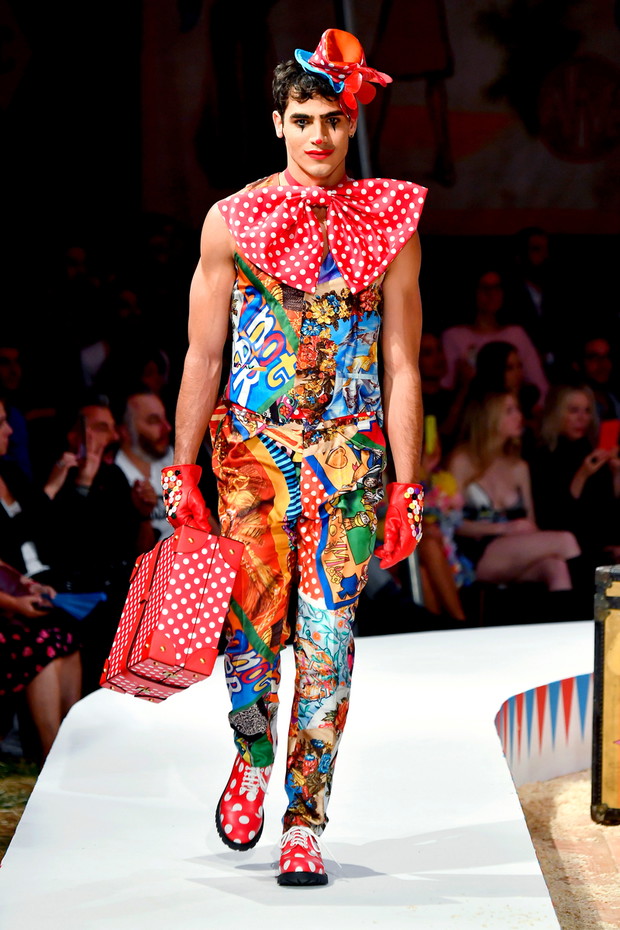 Moschino Spring/Summer 19 Menswear And Women's Resort Collection - Runway