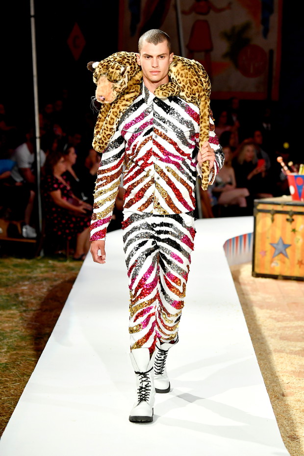 Moschino Spring/Summer 19 Menswear And Women's Resort Collection - Runway