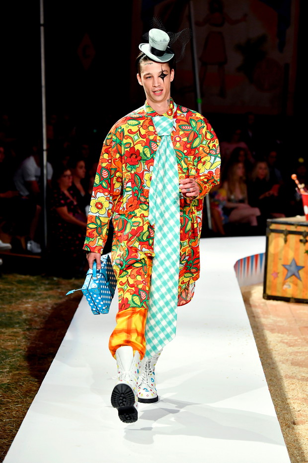 Moschino Spring/Summer 19 Menswear And Women's Resort Collection - Runway