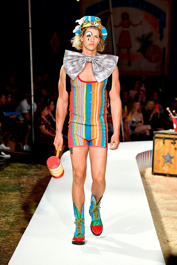 Moschino Spring/Summer 19 Menswear And Women's Resort Collection - Runway