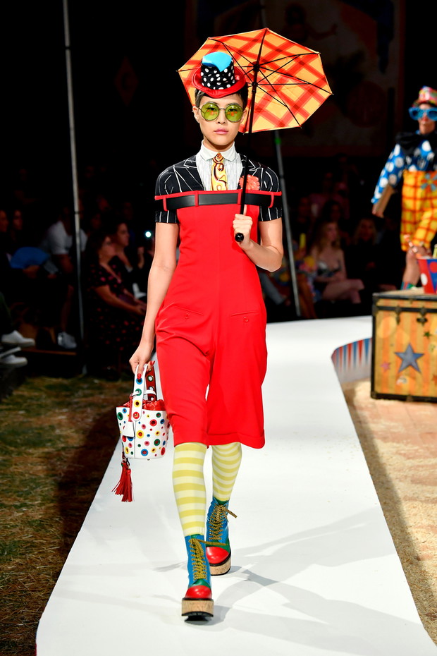 Moschino Spring/Summer 19 Menswear And Women's Resort Collection - Runway