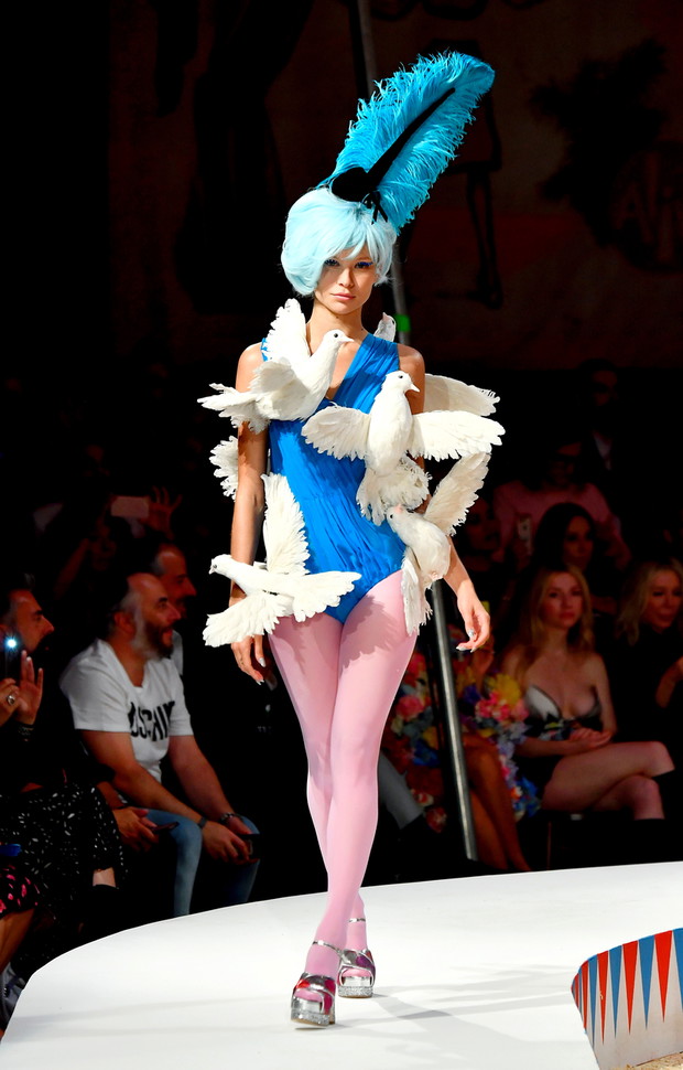 Moschino Spring/Summer 19 Menswear And Women's Resort Collection - Runway