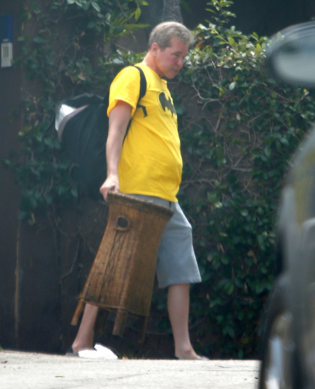 Val Kilmer w koszulce z Batmanem