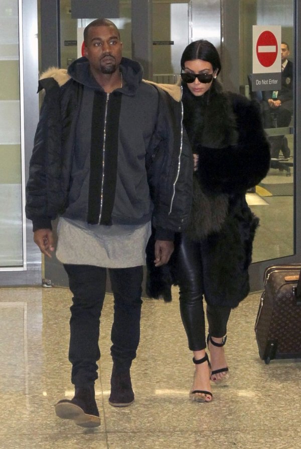 pokloceni-kanye-west-i-kim-kardashian-na-lotnisku-196156-GALLERY600-3a12ea7