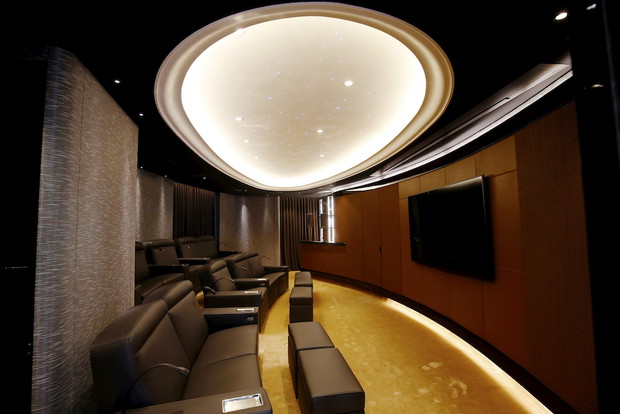 Exclusif - no web - Visite du penthouse de la tour Odťon ŗ Monaco, l'un des appartements les plus chers et plus grands du monde - du 45Ťme au 48Ťme ťtage avec toit terrasse