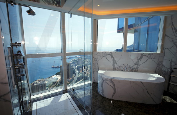 Exclusif - no web - Visite du penthouse de la tour Odťon ŗ Monaco, l'un des appartements les plus chers et plus grands du monde - du 45Ťme au 48Ťme ťtage avec toit terrasse
