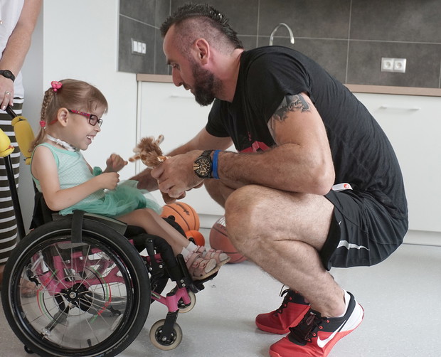 Marcin Gortat odwiedzi? hospicjum dla dzieci