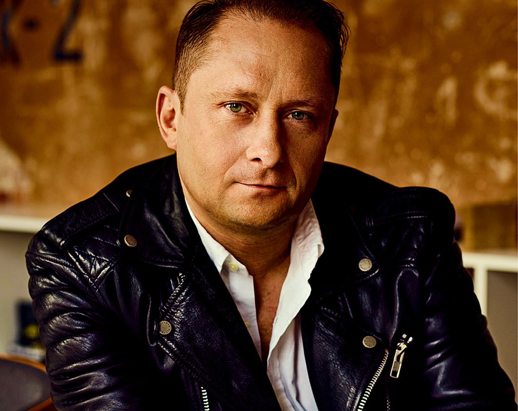 Kamil Durczok rozstał się z Julią Oleś i zamieszkał z mamą
