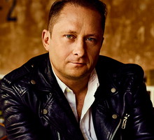 Kamil Durczok rozstał się z Julią Oleś i zamieszkał z mamą
