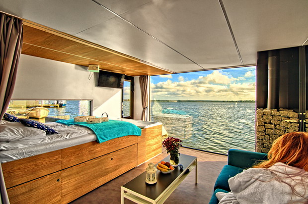 HT Houseboats