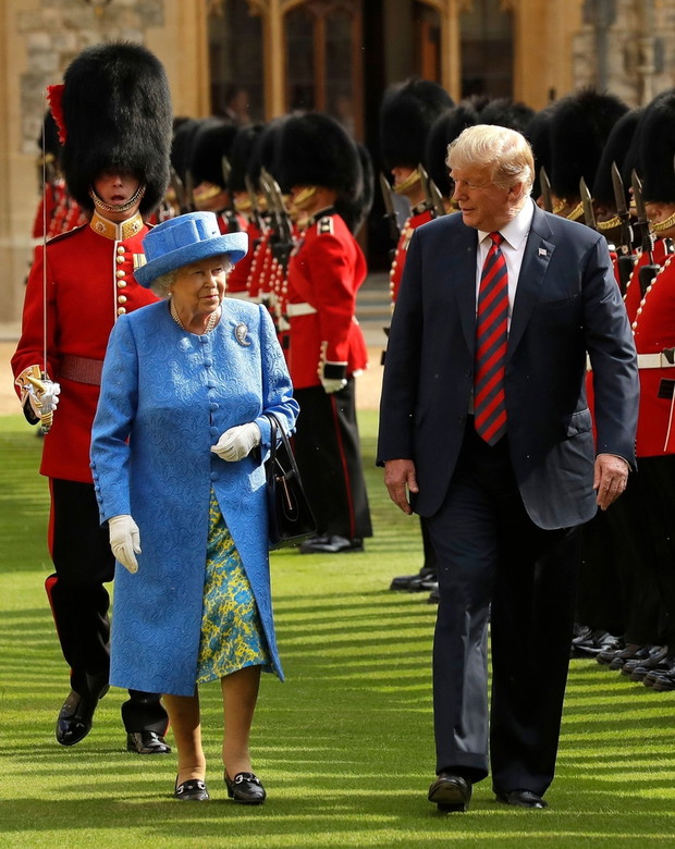 Królowa El?bieta II przyjmuje prezydenta USA w Windsorze