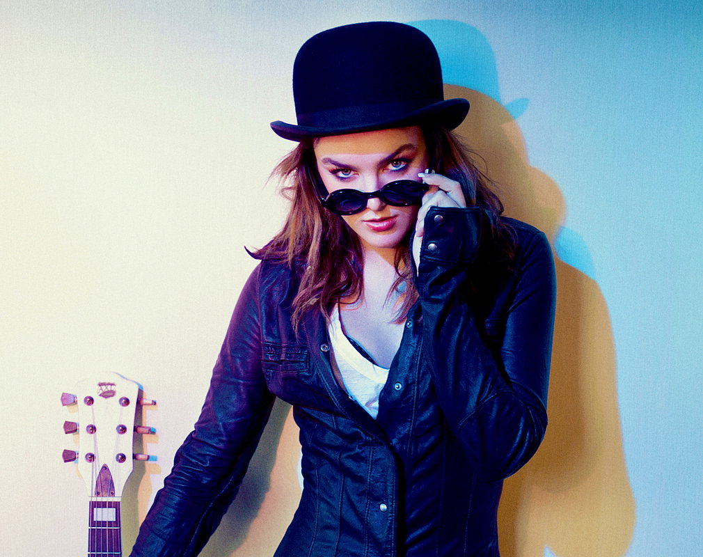 Ewa Farna, Viva! 11/2014, nr. 24