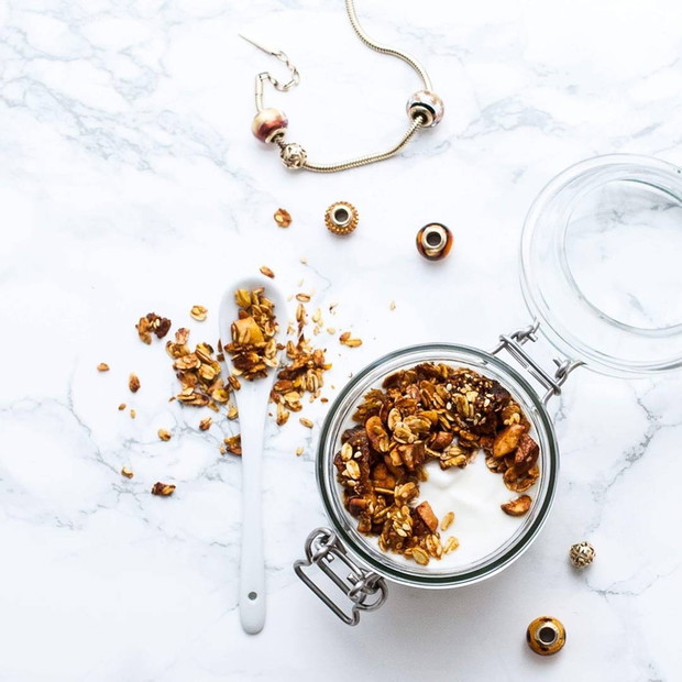 Granola z jogurtem