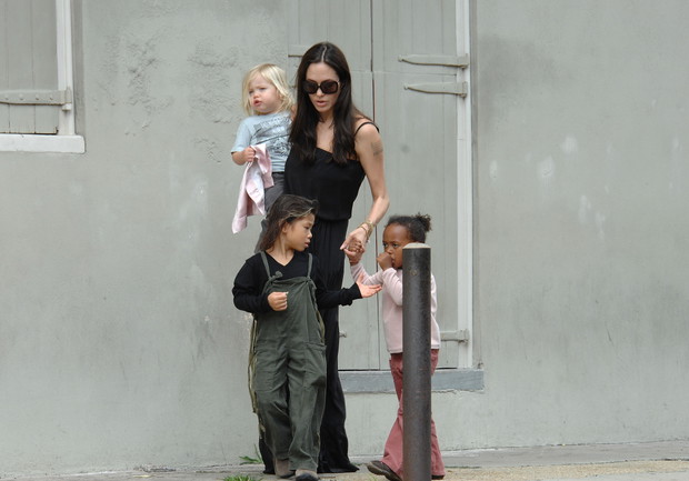 Angelina Jolie and Children Sighting in New Orleans - October 6, 2008