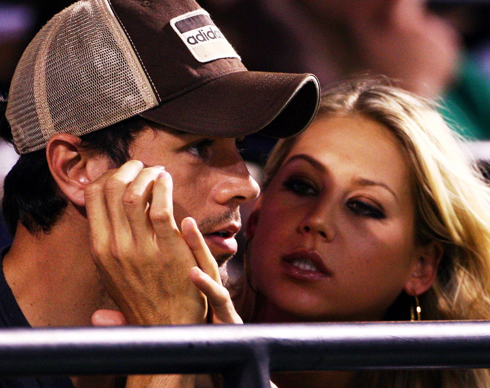 Enrique Iglesias i Anna Kurnikowa, Anna Kournikova przechodzą kryzys przed całowanie się z fankami?!