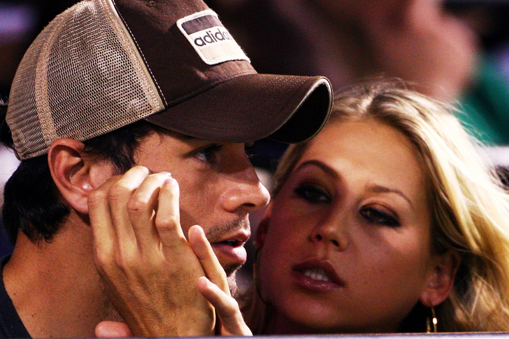 Enrique Iglesias i Anna Kurnikowa, Anna Kournikova przechodzą kryzys przed całowanie się z fankami?!