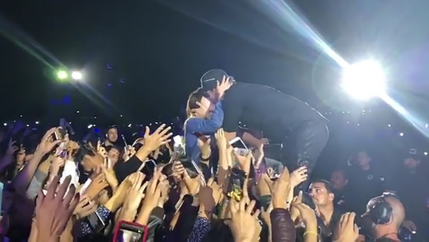 Enrique Iglesias krytykowany za zachowanie podczas koncertu