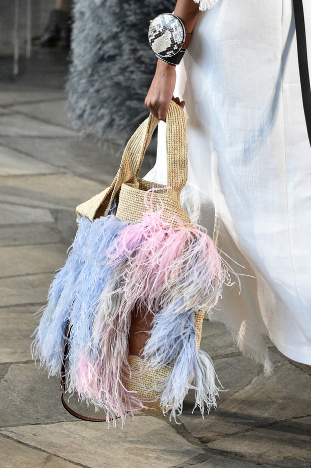 Loewe : Runway - Paris Fashion Week Womenswear Spring/Summer 2019