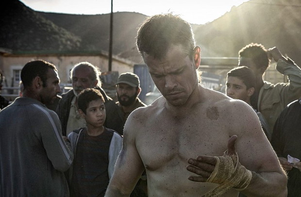 matt-damon-obwiazuje-dlonie-w-filmie-jason-bourne-367988-GALLERYBIG-0495304