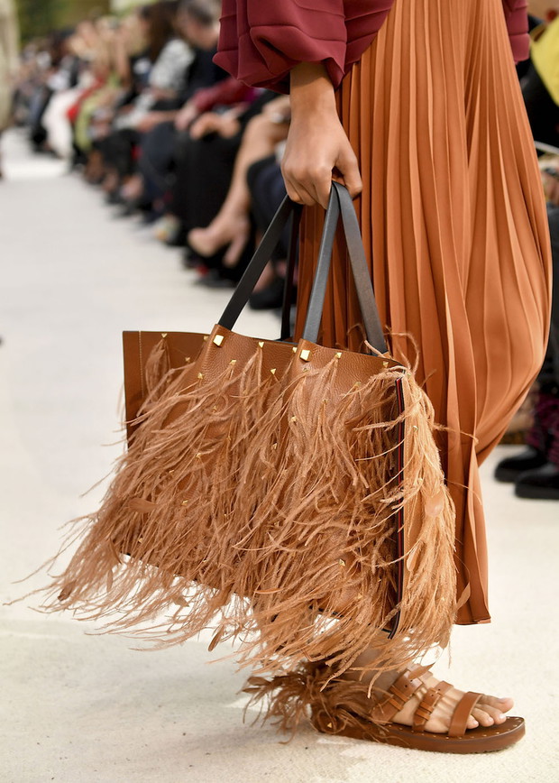 Valentino : Runway - Paris Fashion Week Womenswear Spring/Summer 2019