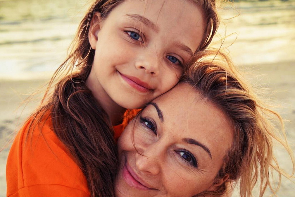 Martyna Wojciechowska z córką, jamnik